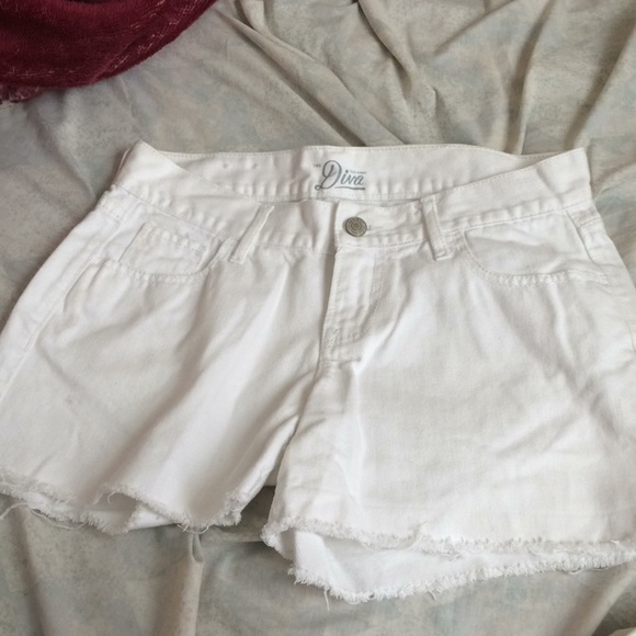 White shorts size 2 - Picture 3 of 3